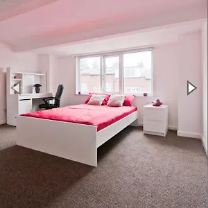 Budget Double Close To Leeds And Centre , Leeds (West Yorkshire) United Kingdom